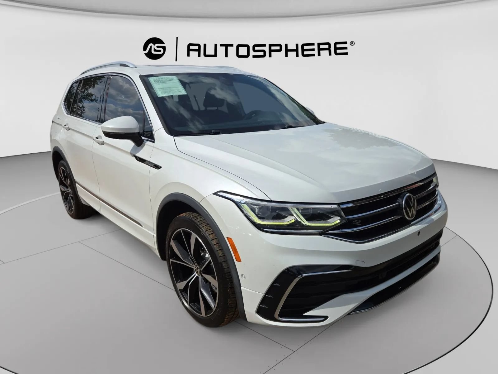 Used 2022 Volkswagen Tiguan SEL R-Line AWD/4WD image 10