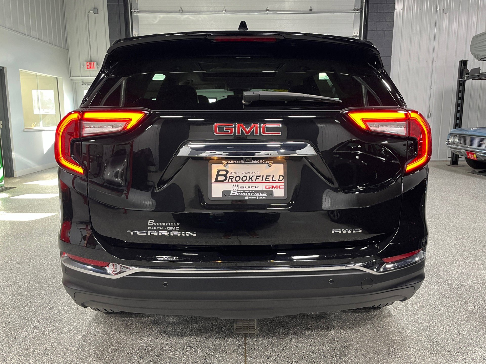 Certified 2024 GMC Terrain SLT w/ Tech Package image 4