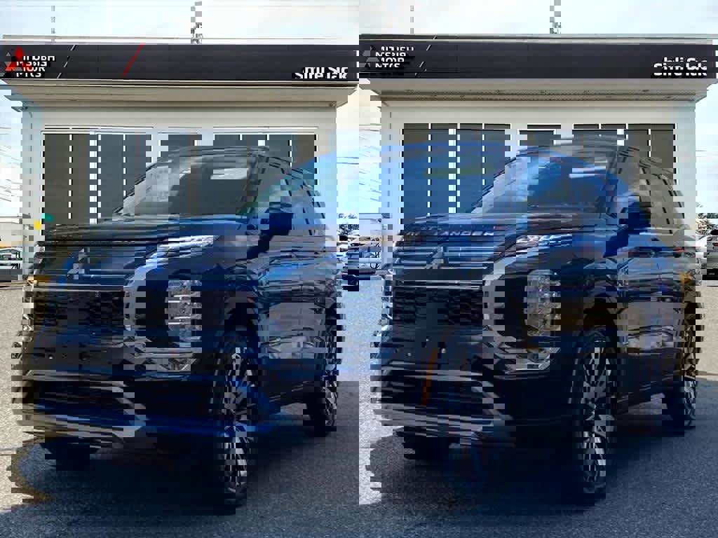 New 2025 Mitsubishi Outlander SE image 1