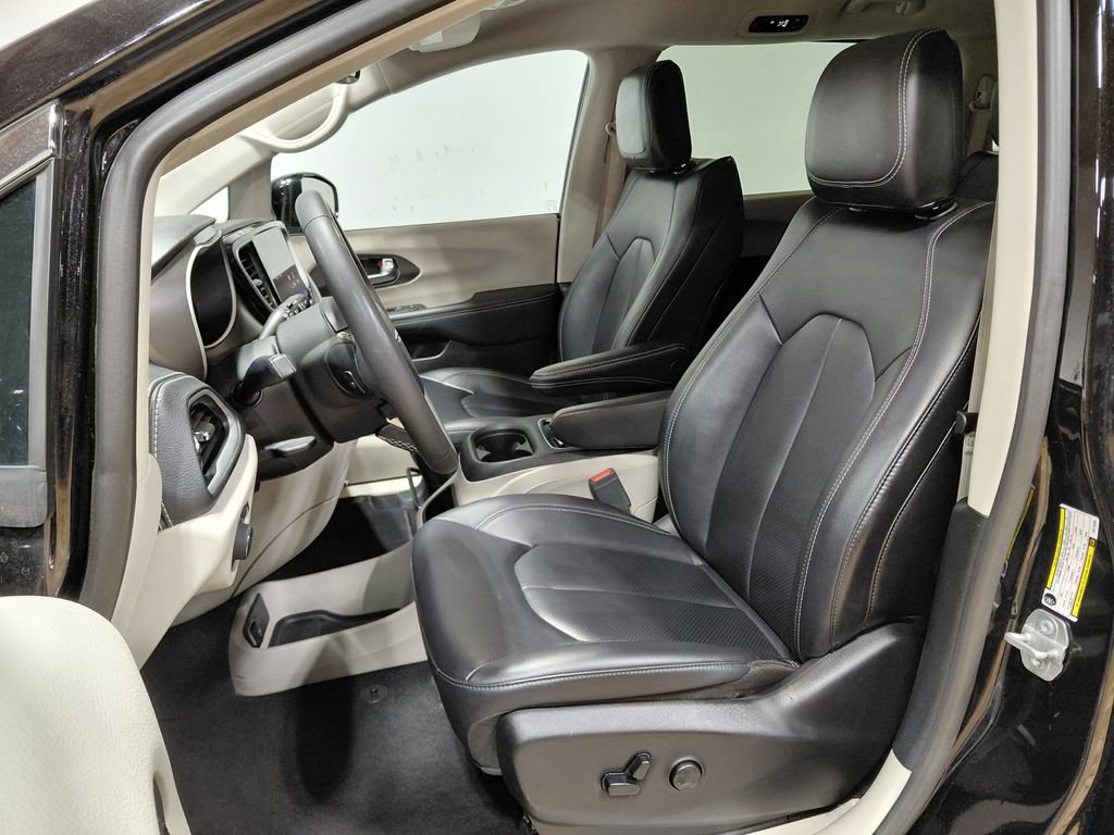 Certified 2024 Chrysler Pacifica Limited FWD image 19