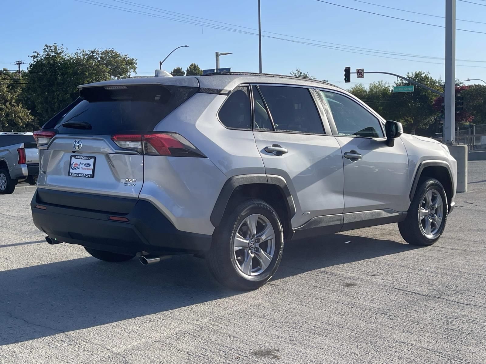 Used 2025 Toyota RAV4 XLE AWD/4WD image 3