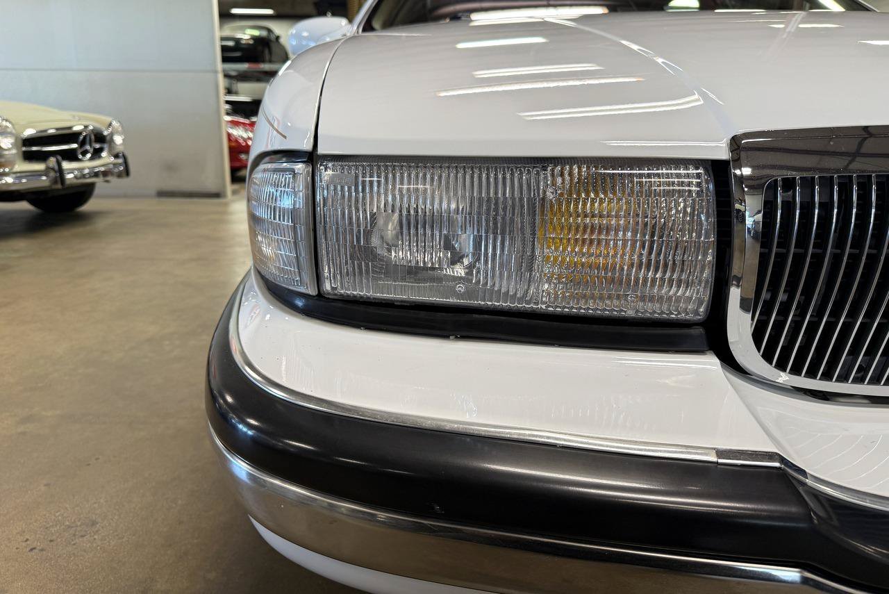 Used 1995 Buick Roadmaster Estate RWD image 24