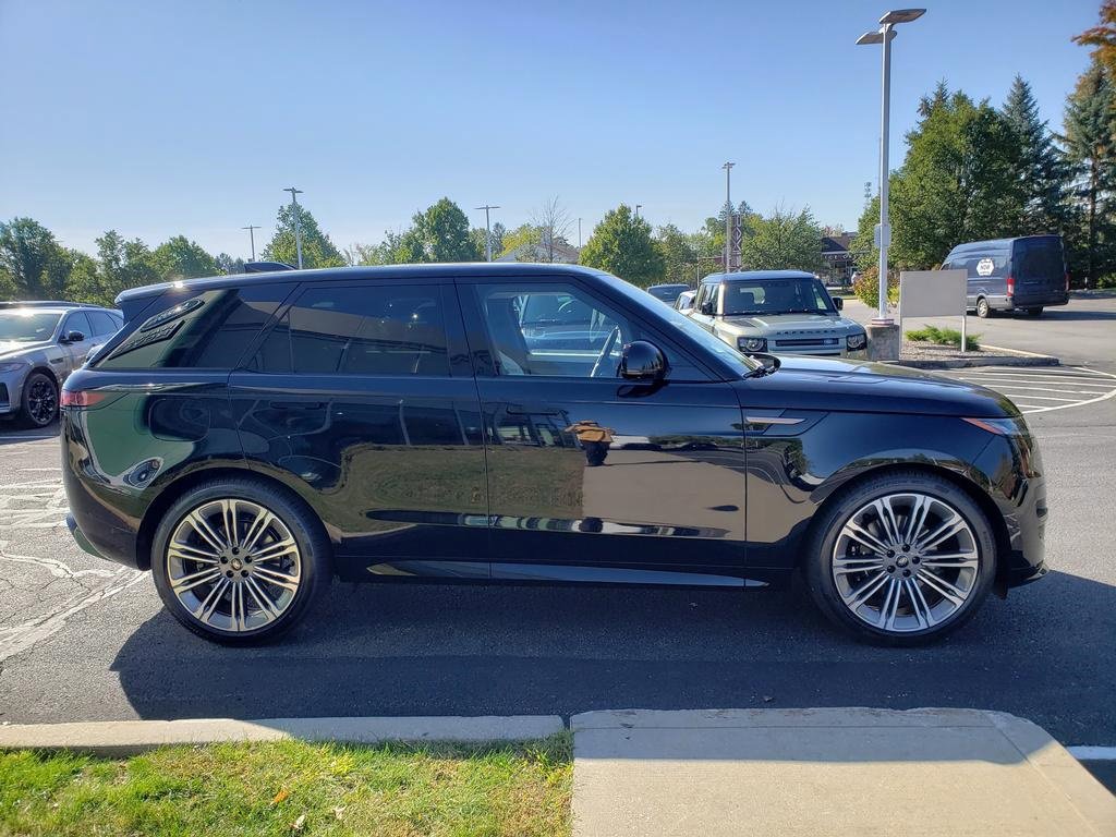 New 2025 Land Rover Range Rover Sport Dynamic SE image 4
