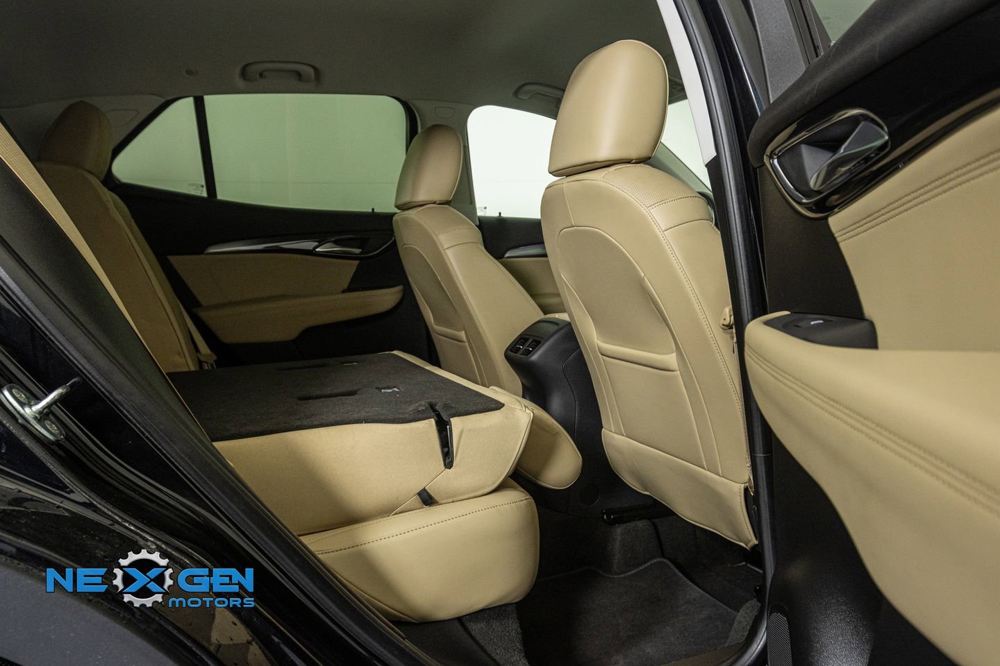 Used 2025 Buick Envision Preferred AWD/4WD image 32