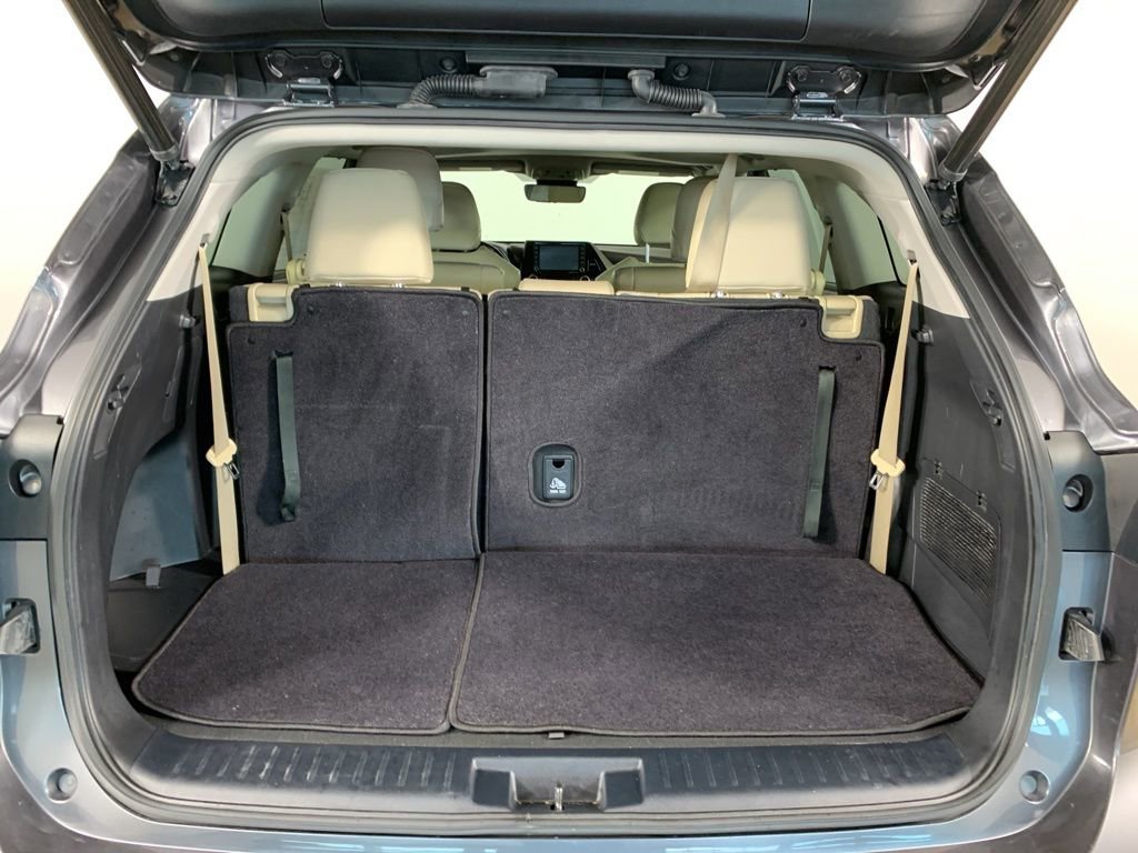 Used 2022 Toyota Highlander XLE FWD image 14