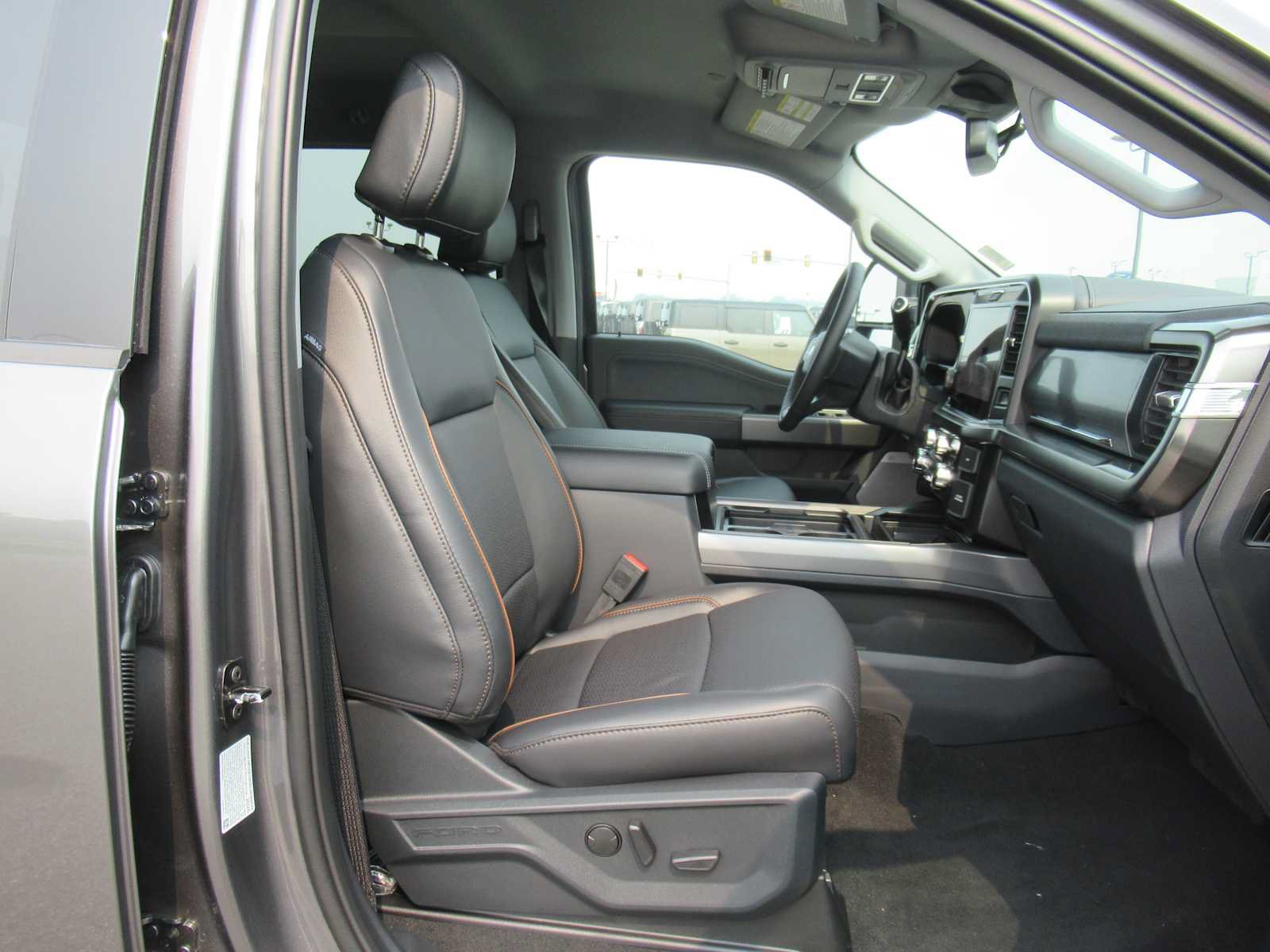 New 2026 Ford F250 Lariat w/ Black Appearance Package AWD/4WD image 12