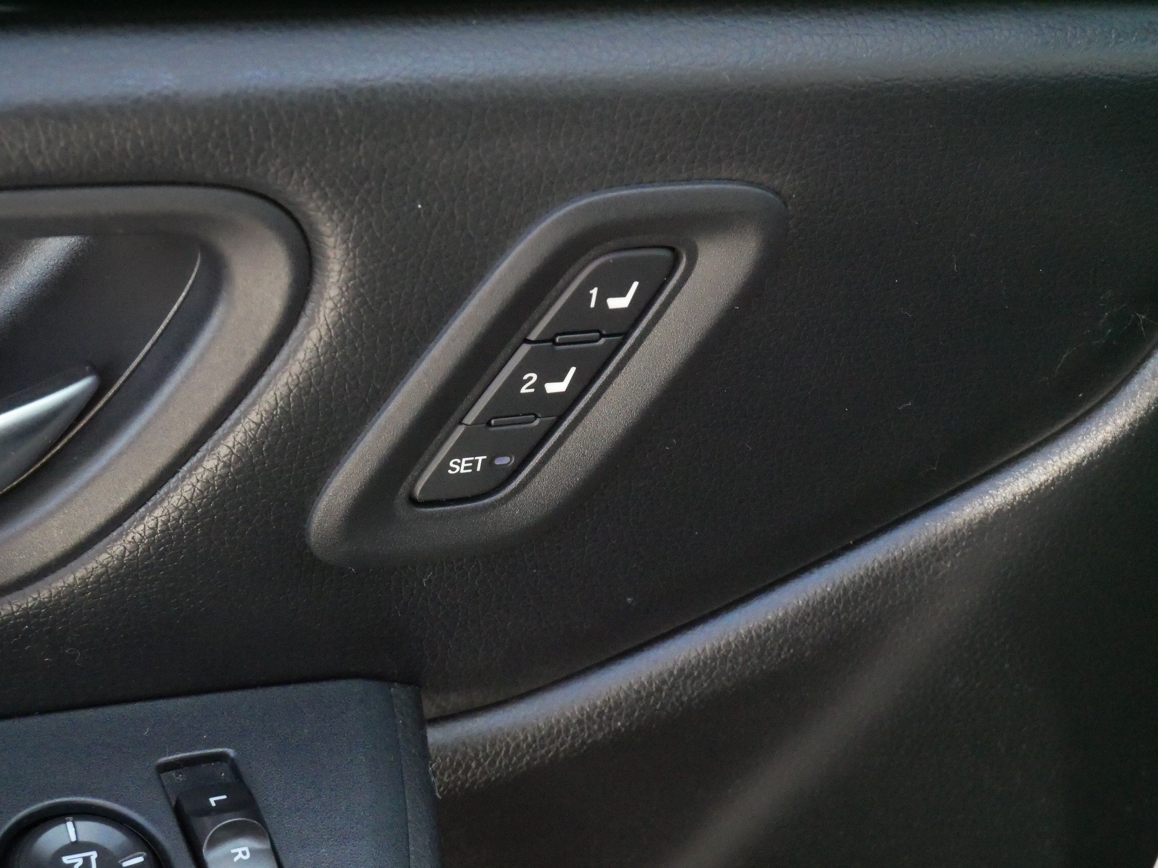Used 2025 Honda Pilot EX-L image 19