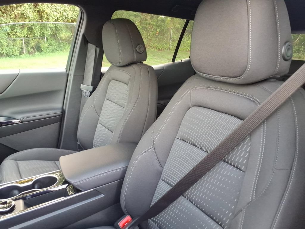 New 2027 Chevrolet Equinox LT FWD image 13