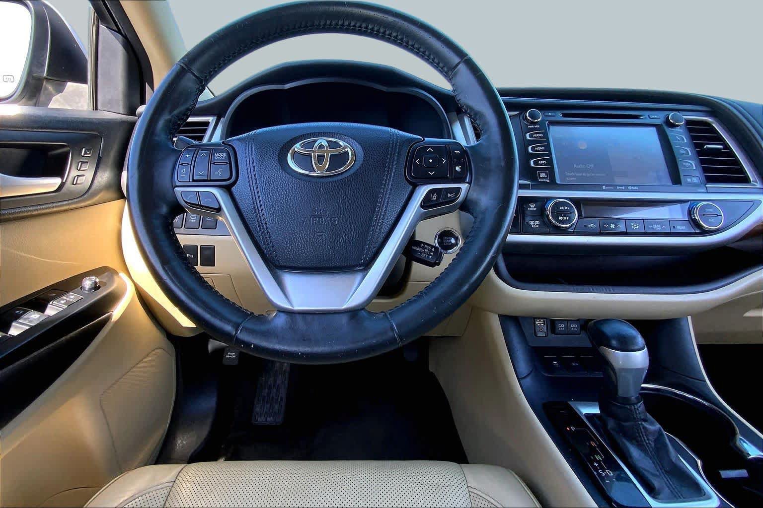 Used 2018 Toyota Highlander Limited Platinum FWD image 6
