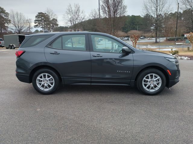 Used 2022 Chevrolet Equinox LS image 2