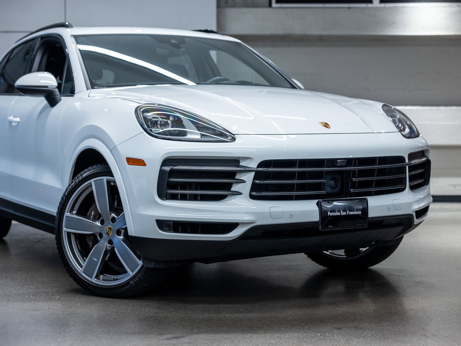 Certified 2023 Porsche Cayenne Platinum Edition image 17
