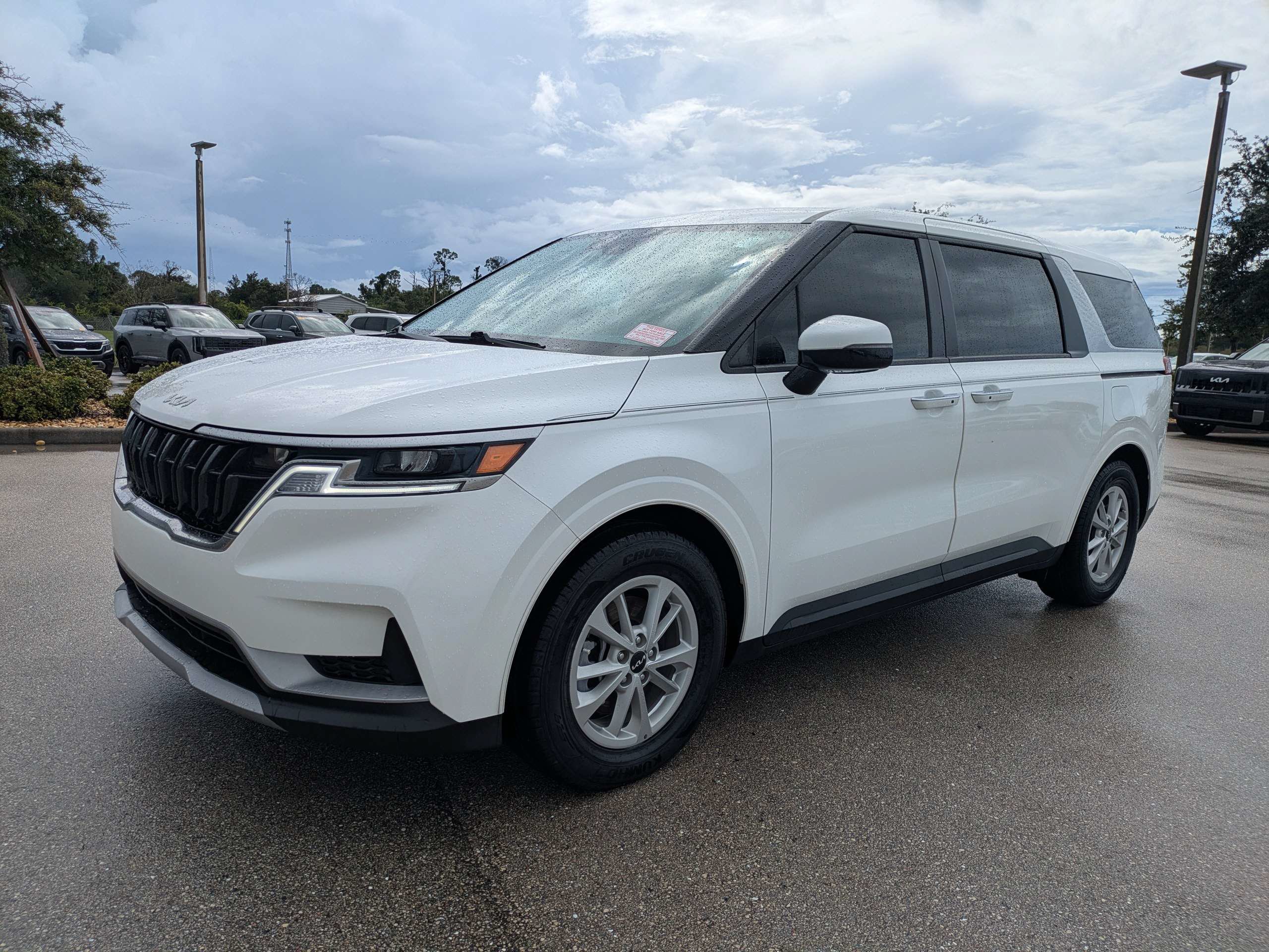 Certified 2024 Kia Carnival LX FWD image 8