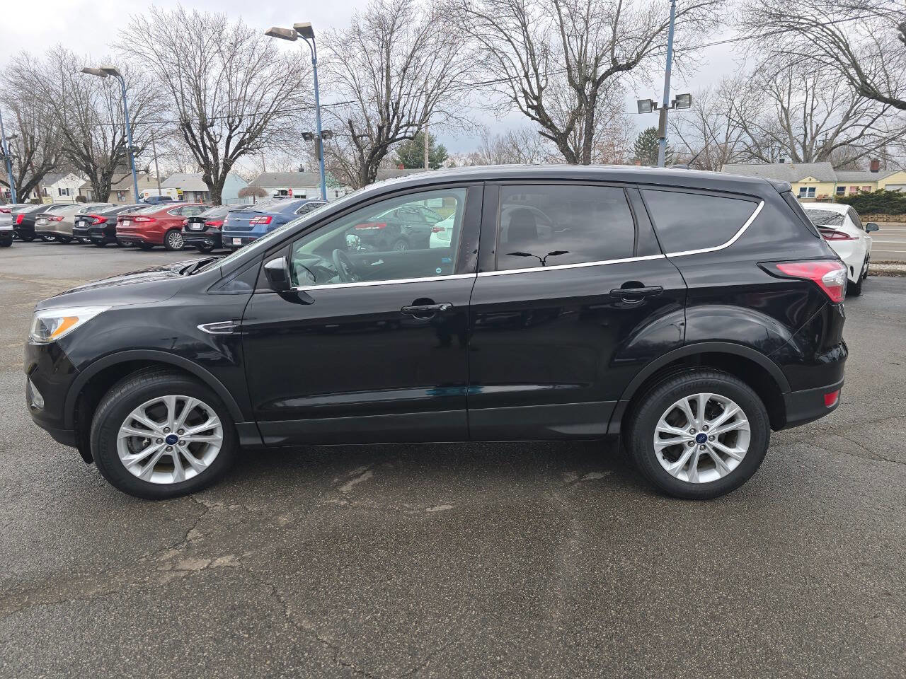 Used 2017 Ford Escape SE w/ SE Cold Weather Package image 3