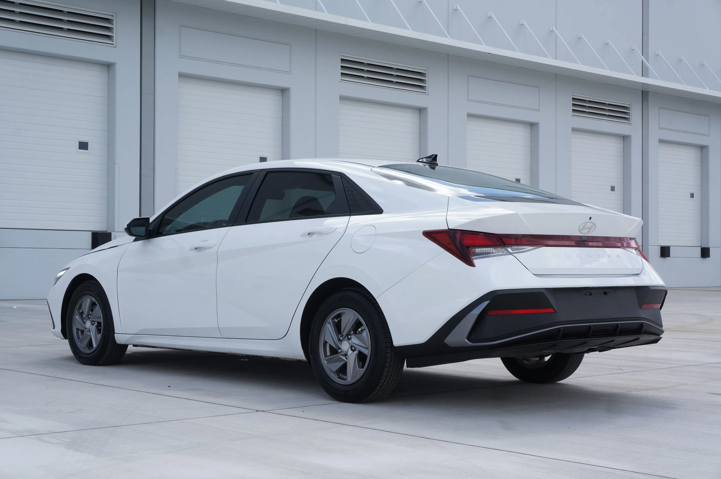 Used 2024 Hyundai Elantra SE image 9