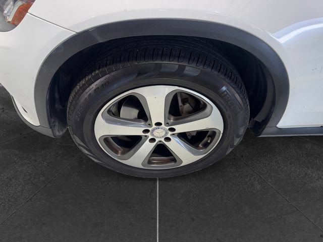 Used 2017 Mercedes-Benz GLC 300 4MATIC image 4