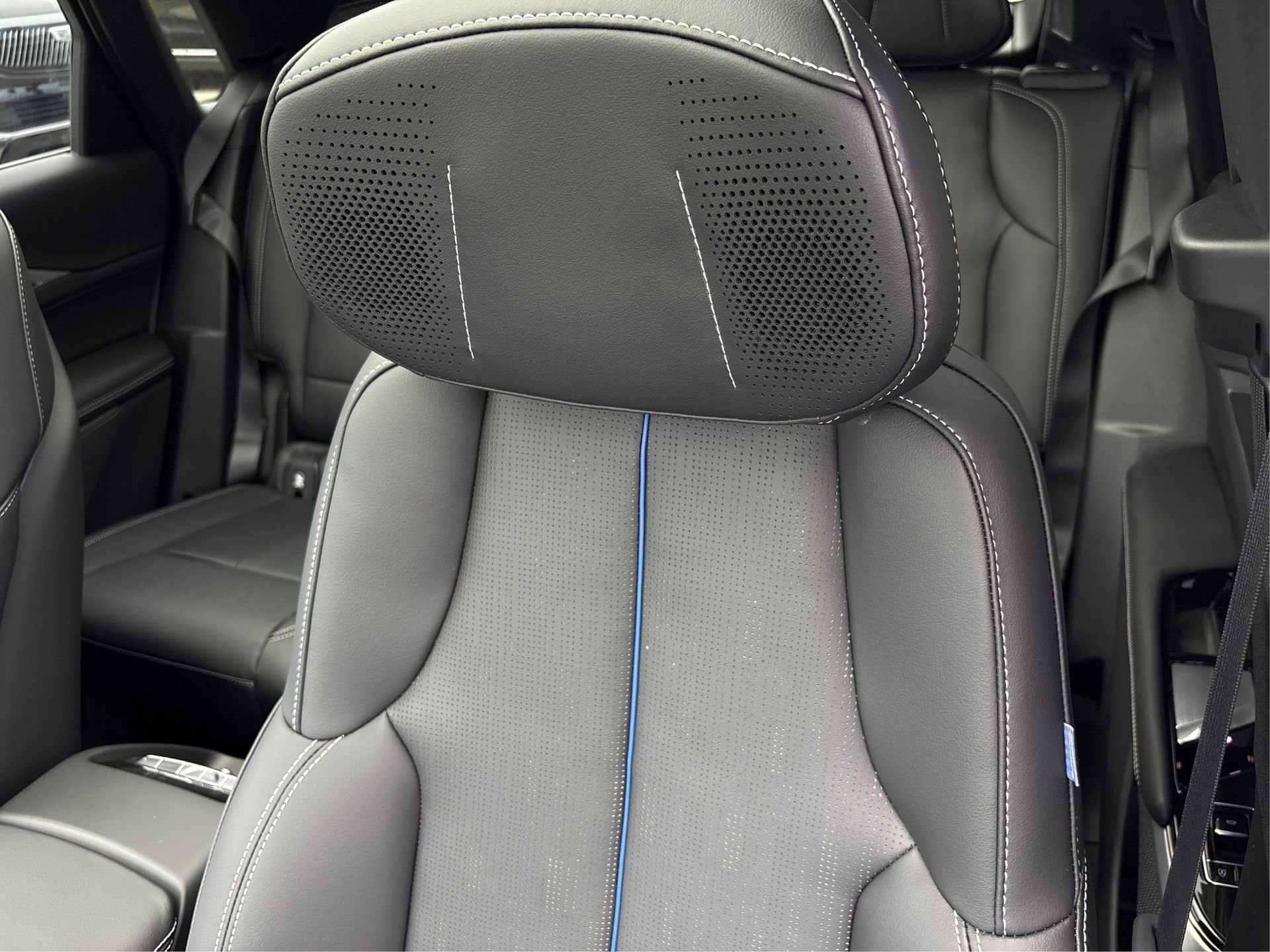 New 2026 Cadillac Lyriq V AWD/4WD image 31