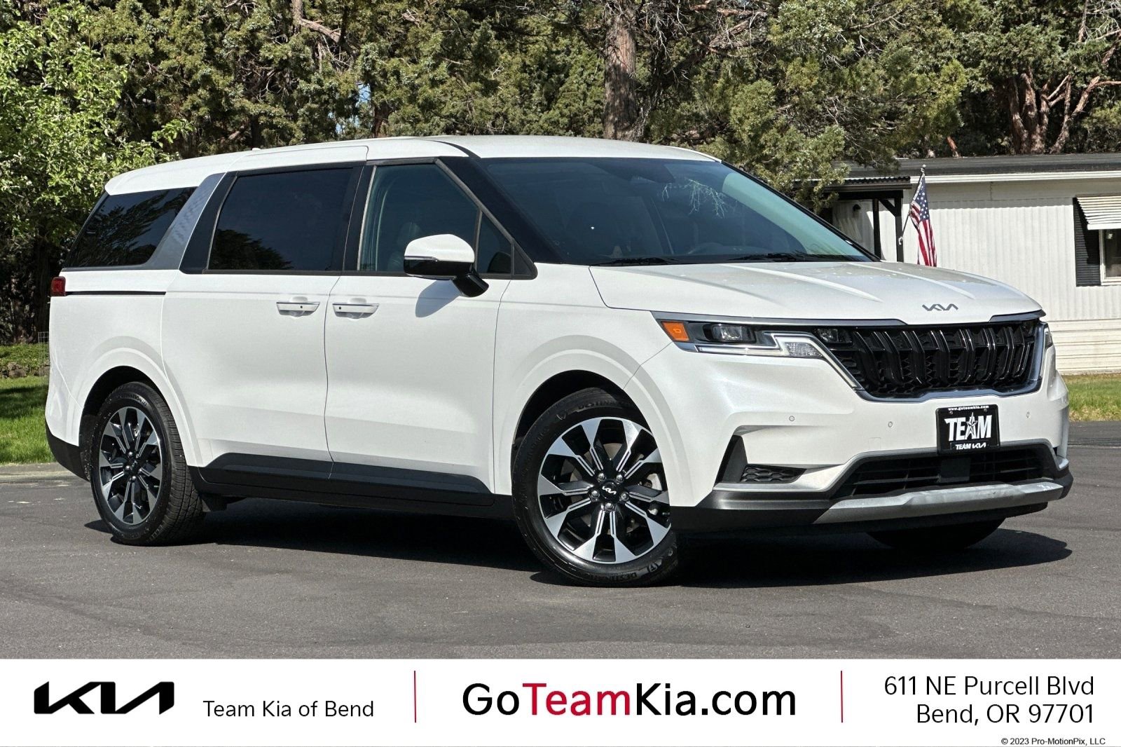 Used 2022 Kia Carnival EX FWD image 1