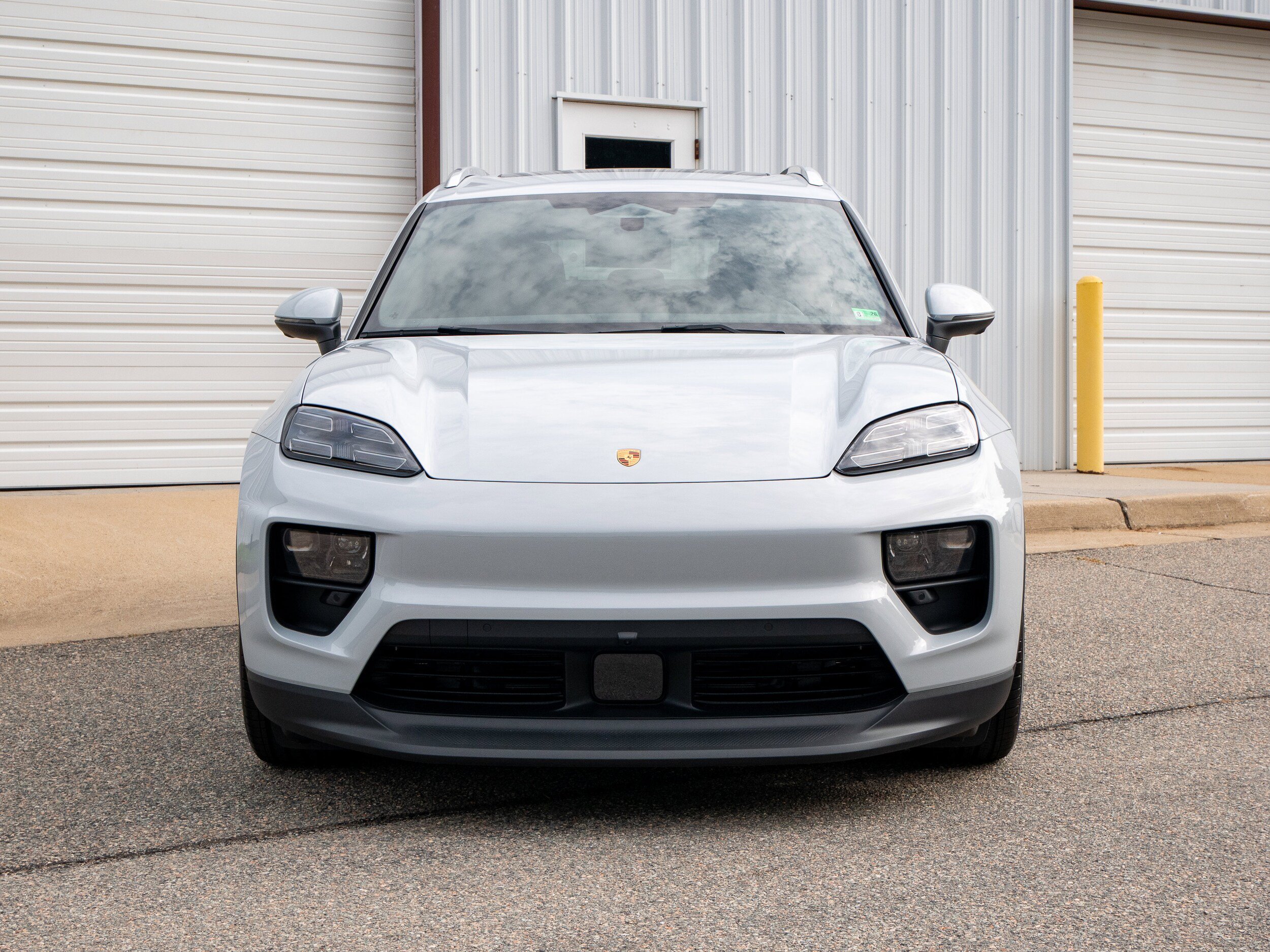 New 2025 Porsche Macan Electric RWD image 10