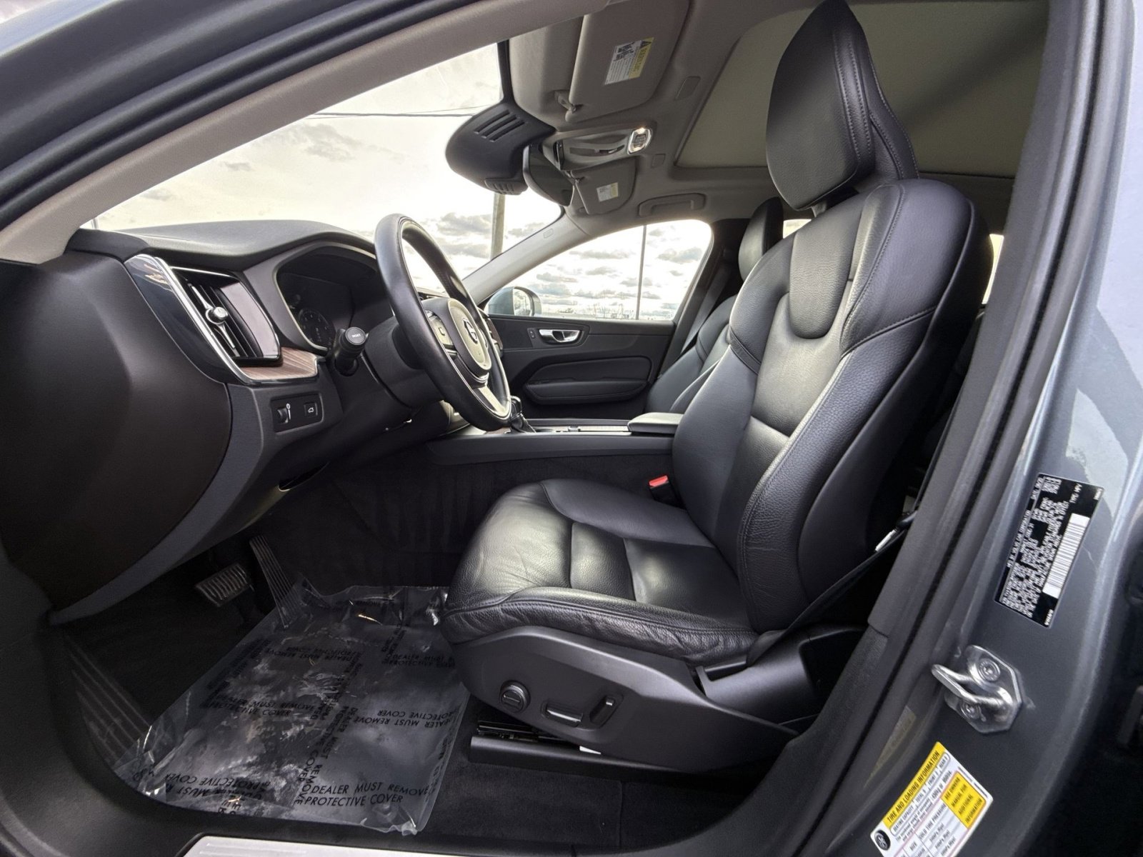 Used 2021 Volvo XC60 T5 Momentum image 13