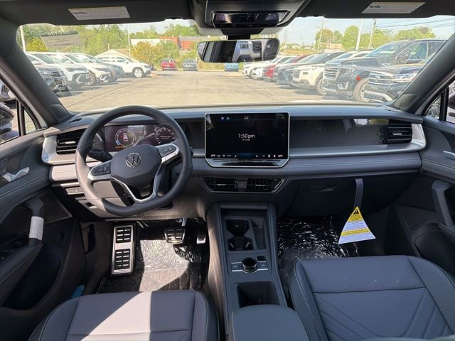 New 2026 Volkswagen Tiguan SE R-Line FWD image 9