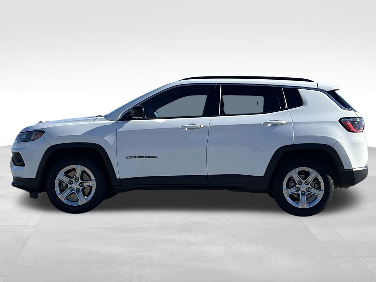 Used 2024 Jeep Compass Latitude image 24