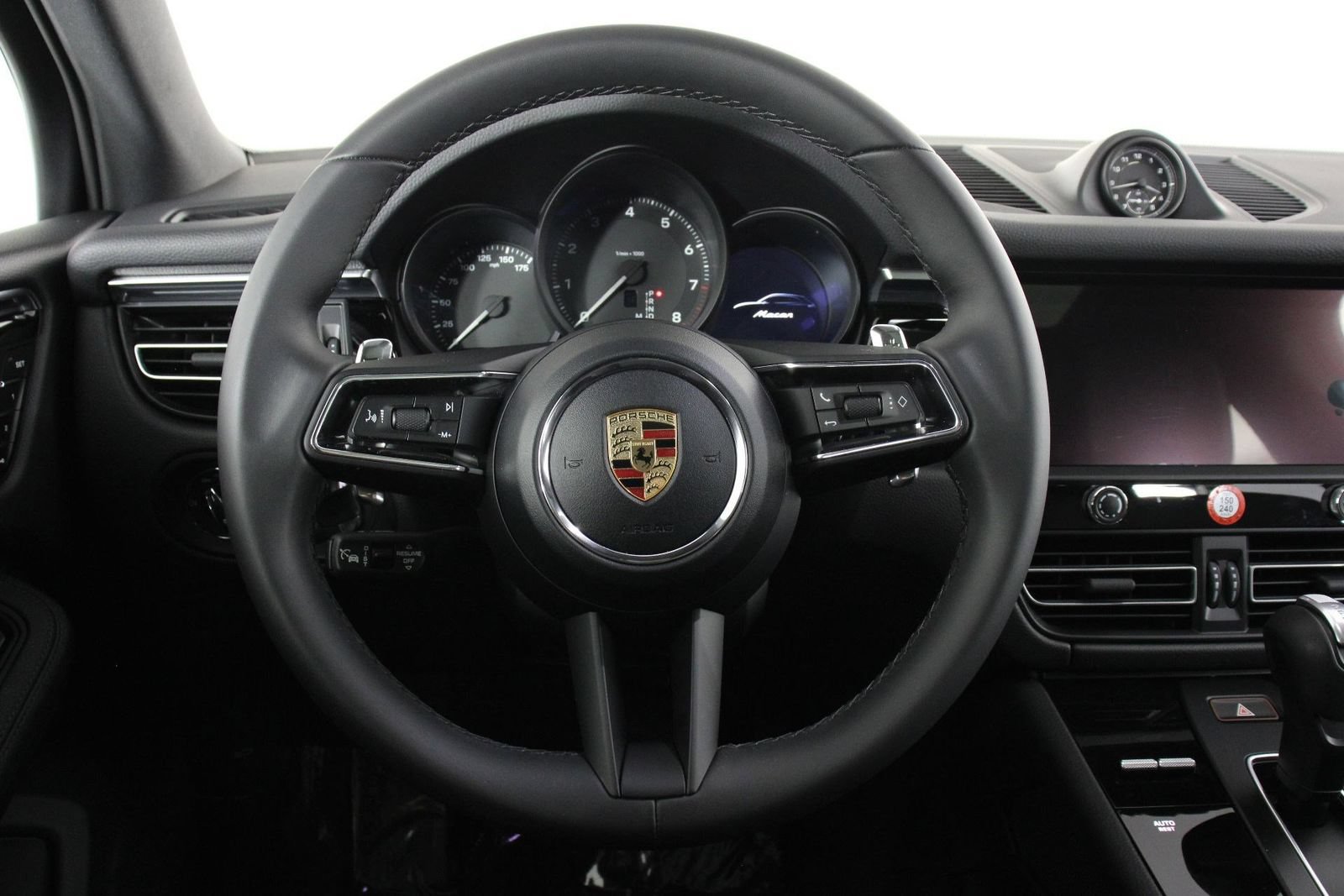 Certified 2026 Porsche Macan AWD/4WD image 12