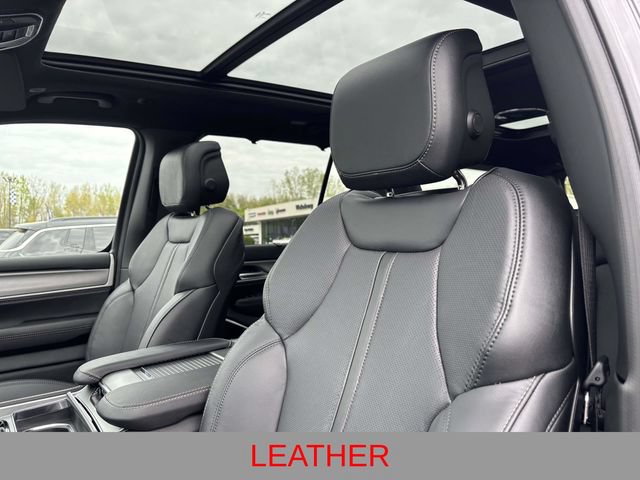 New 2026 Jeep Grand Wagoneer Limited AWD/4WD image 16