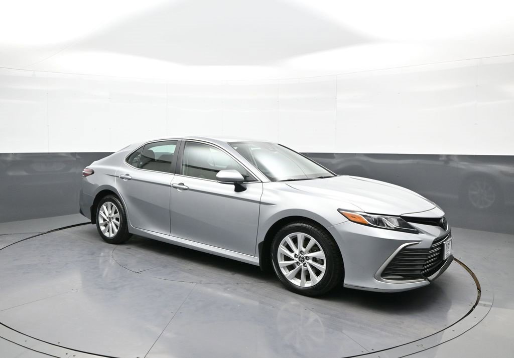 Certified 2021 Toyota Camry LE image 4