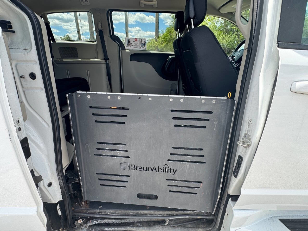 Used 2018 Dodge Grand Caravan SE FWD image 15