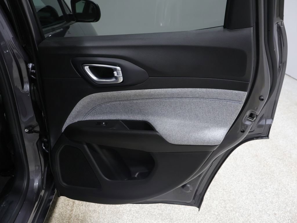 Used 2024 Jeep Compass Sport image 21