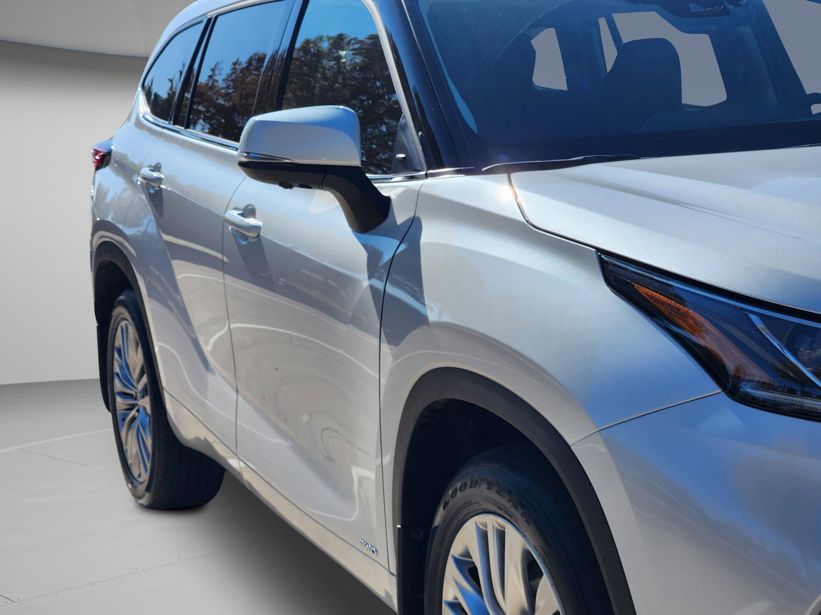 Used 2025 Toyota Highlander Platinum image 42