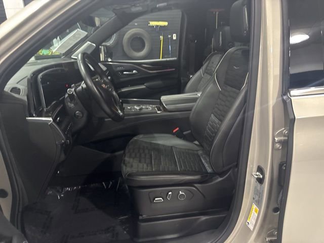 Used 2024 Cadillac Escalade Premium Luxury Platinum image 16