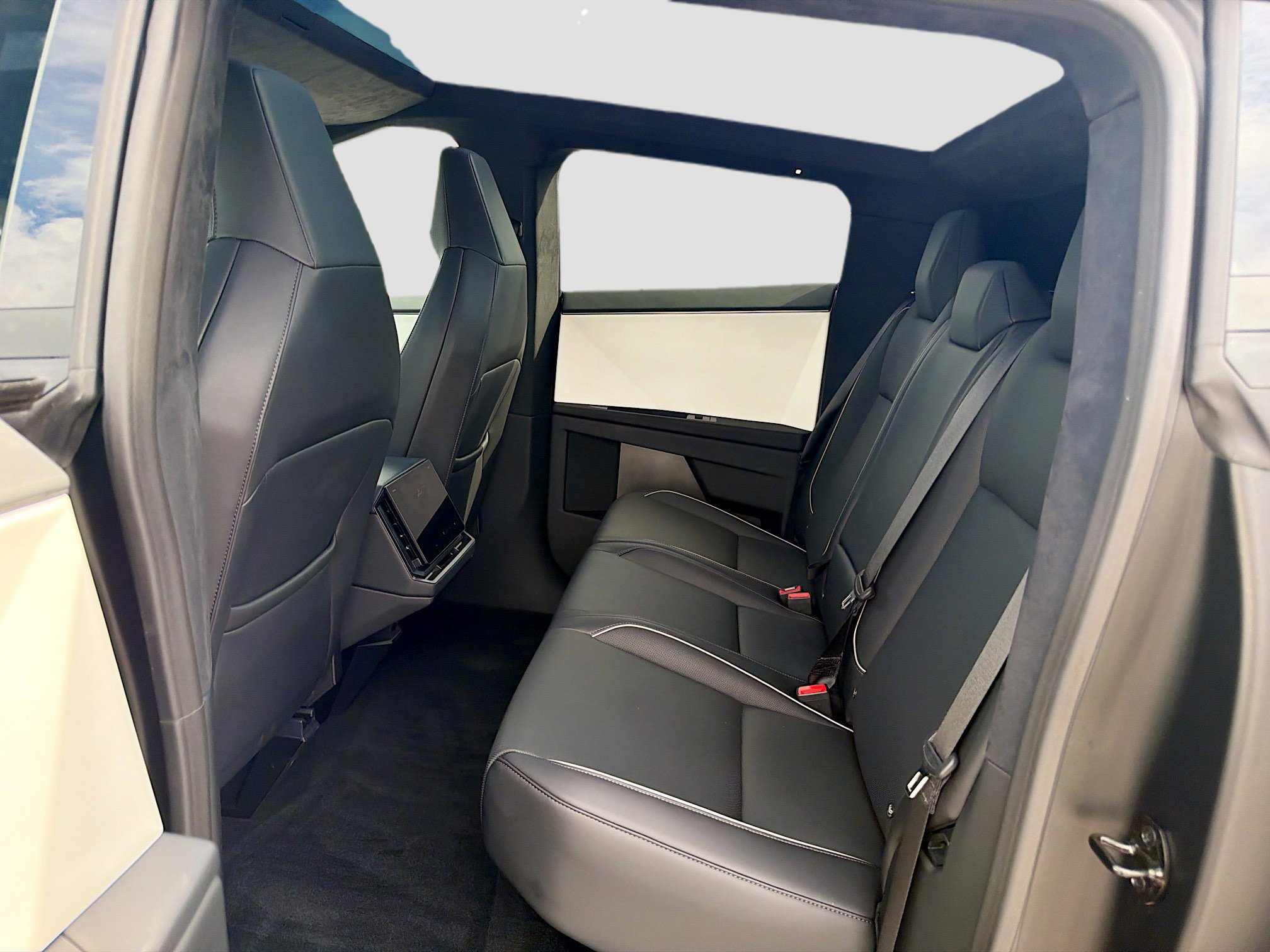 Used 2024 Tesla Cybertruck AWD Crew Cab image 21