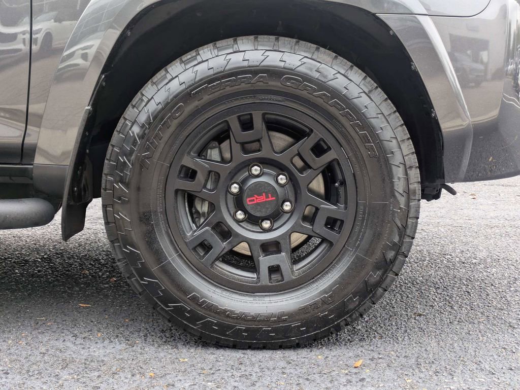 Used 2023 Toyota 4Runner SR5 Premium w/ Moonroof Package RWD image 11