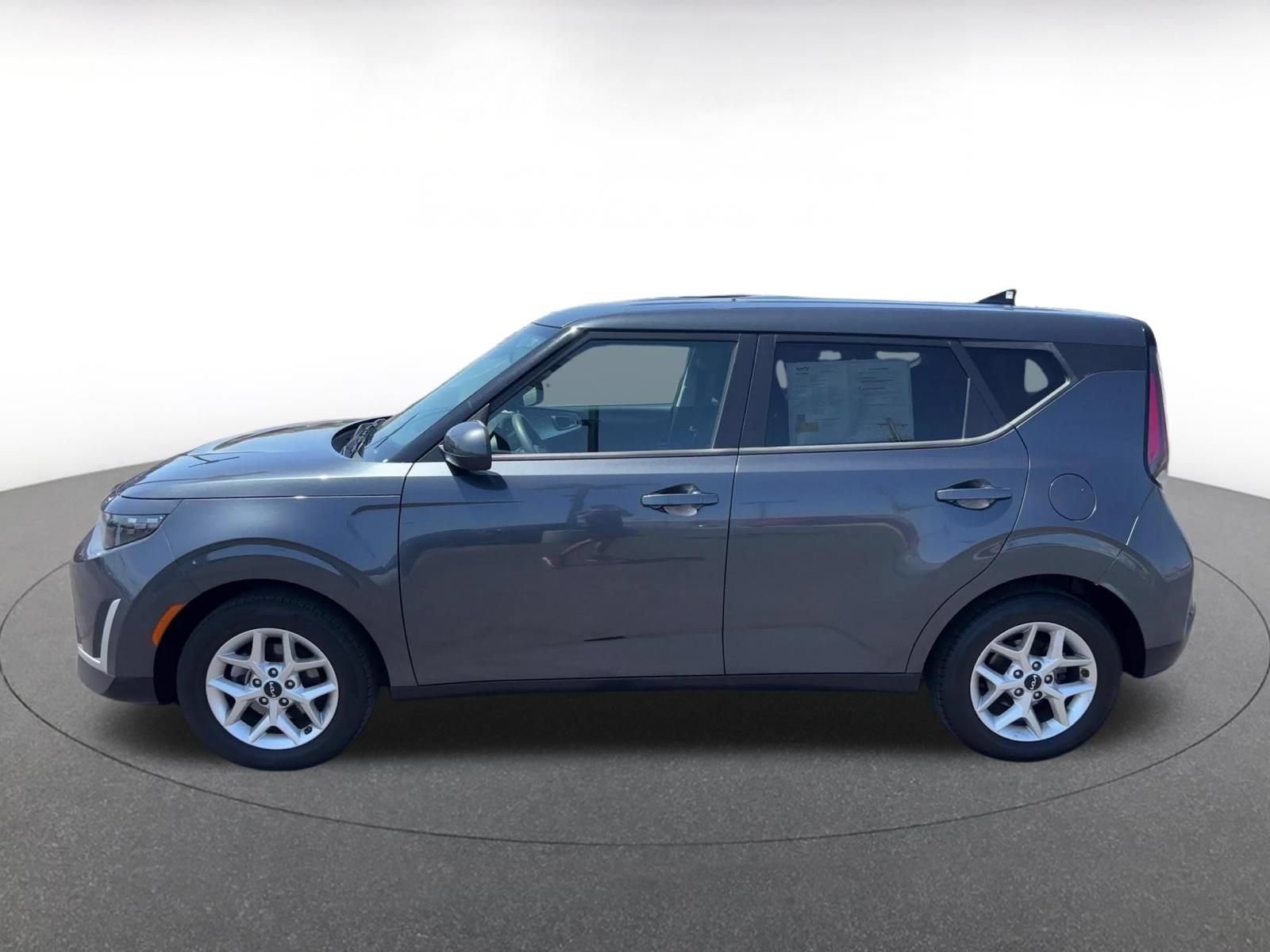 Used 2025 Kia Soul LX w/ LX Technology Package FWD image 7