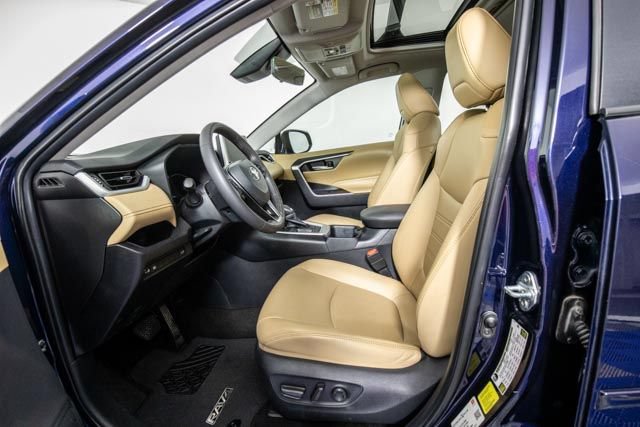 Used 2025 Toyota RAV4 XLE Premium FWD image 6