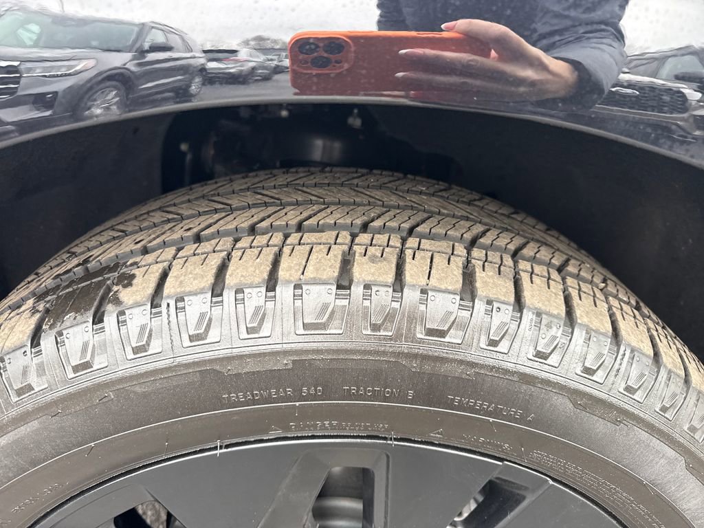 Used 2025 Ford Expedition Platinum w/ Stealth Appearance Package image 28