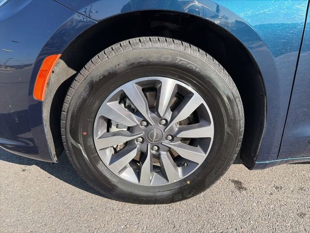 Used 2023 Chrysler Pacifica Limited image 4