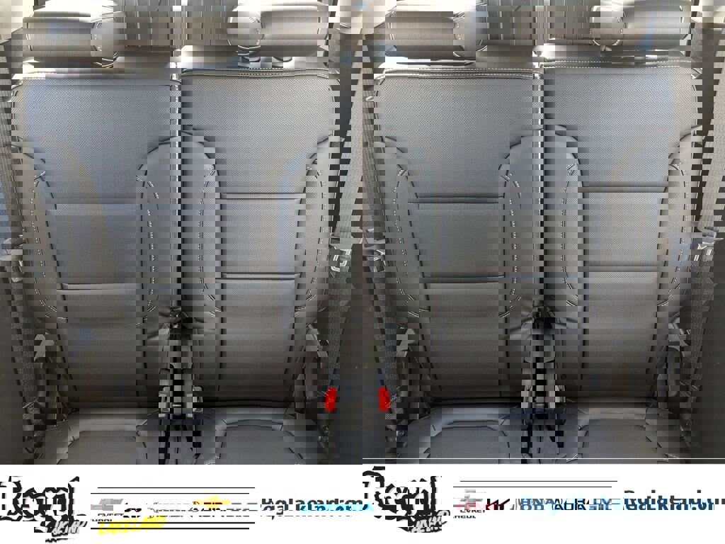 Used 2018 GMC Acadia SLT image 15