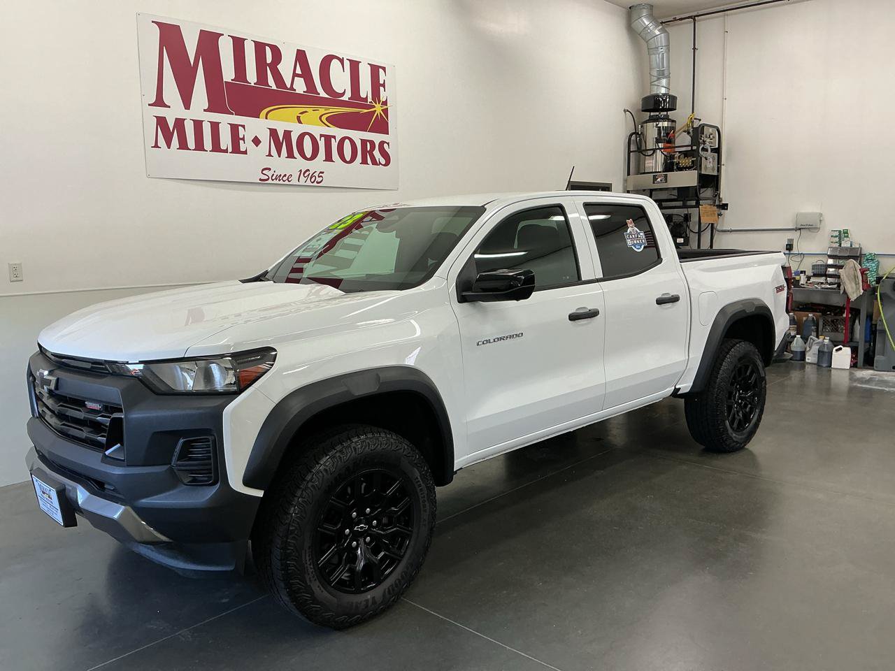 Used 2023 Chevrolet Colorado Trail Boss w/ Technology Package AWD/4WD image 3