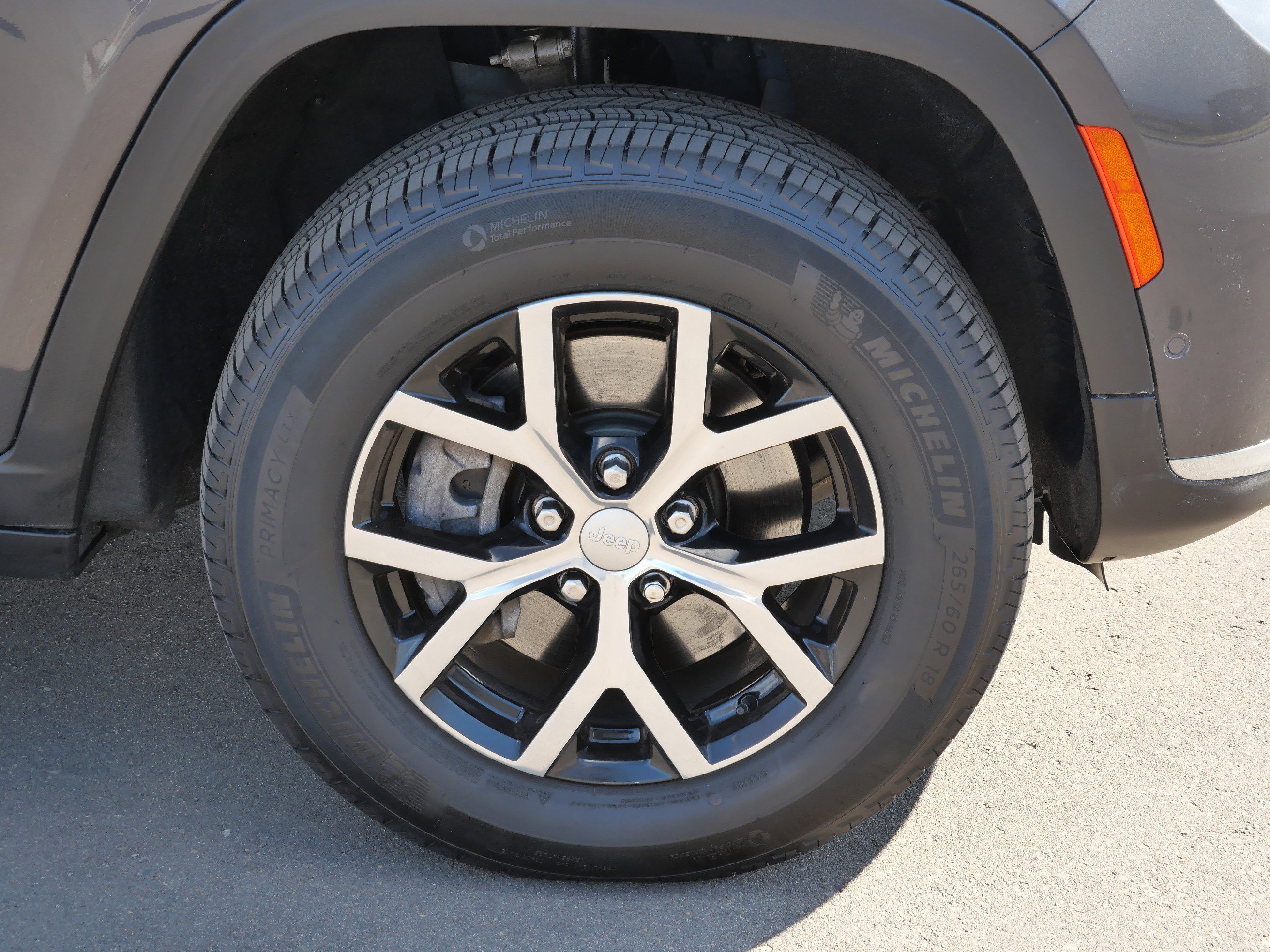 Used 2024 Jeep Grand Cherokee L Limited w/ Luxury Tech Group II image 15