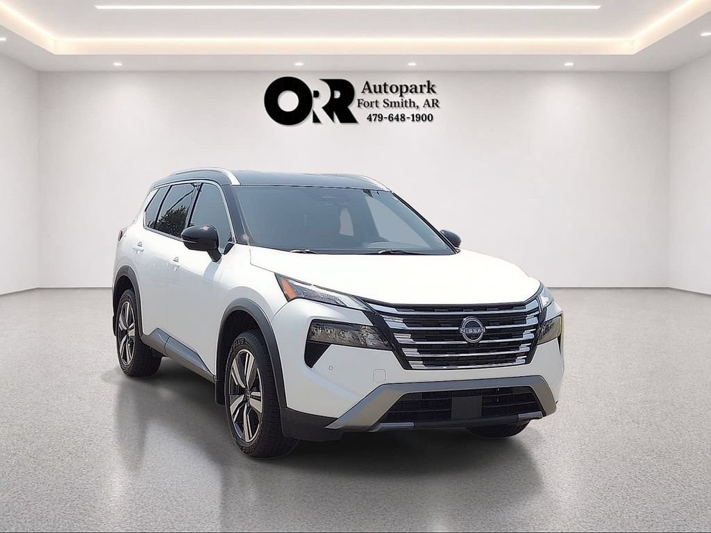 Used 2025 Nissan Rogue SL AWD/4WD image 1