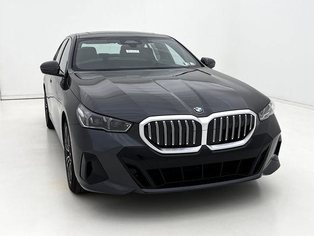 New 2026 BMW 530i xDrive w/ M Sport Package AWD/4WD image 3