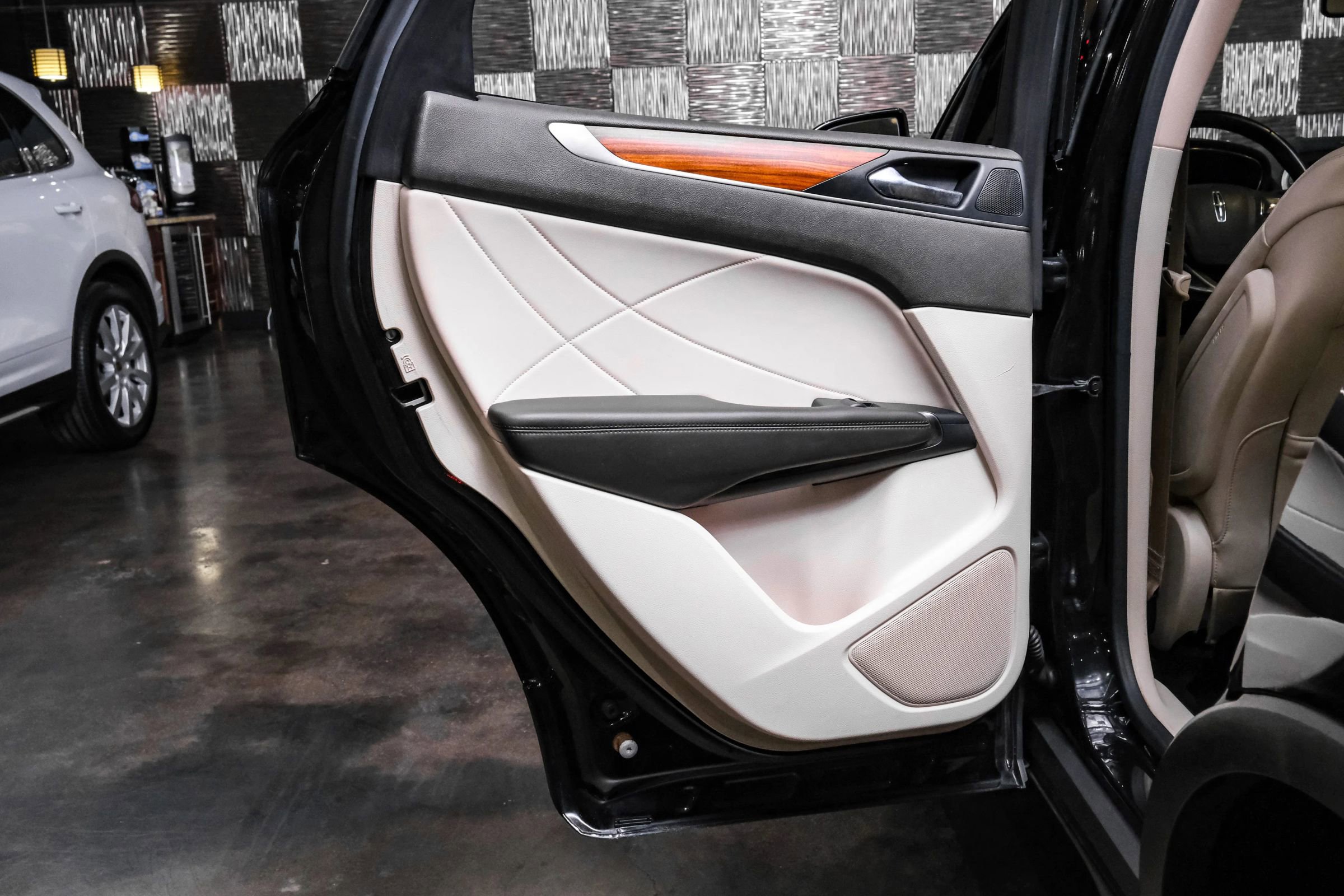 Used 2015 Lincoln MKC AWD w/ Equipment Group 102A Reserve image 34