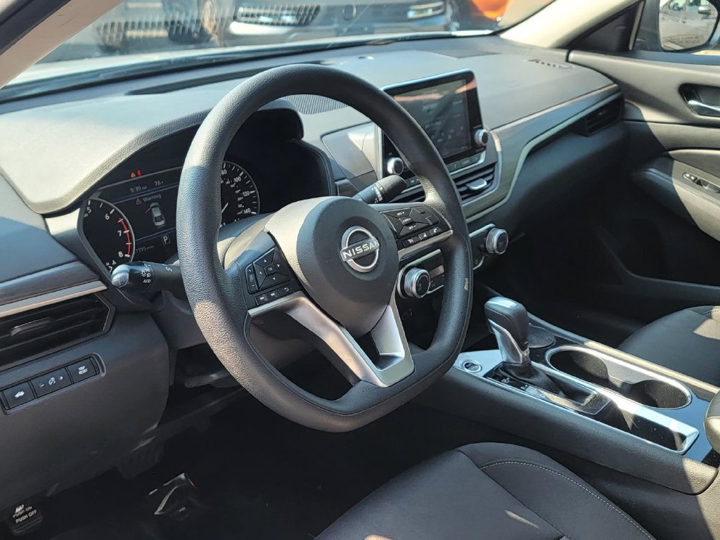 Used 2024 Nissan Altima 2.5 SV FWD image 12