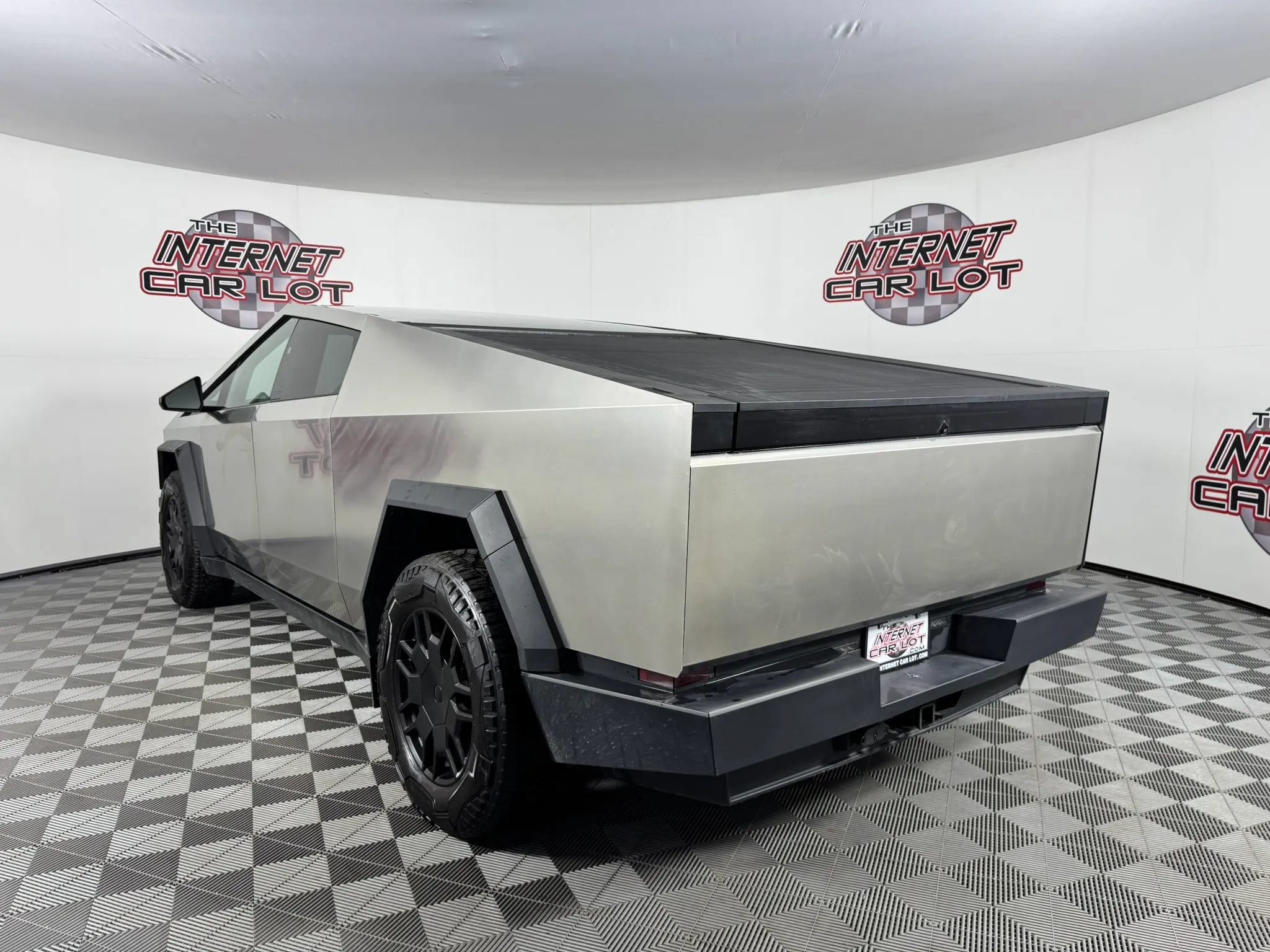 Used 2024 Tesla Cybertruck AWD Crew Cab image 5