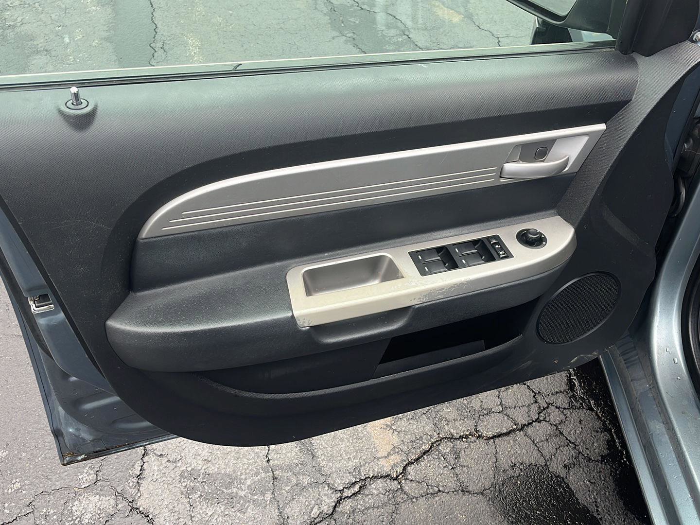 Used 2010 Chrysler Sebring Touring image 16