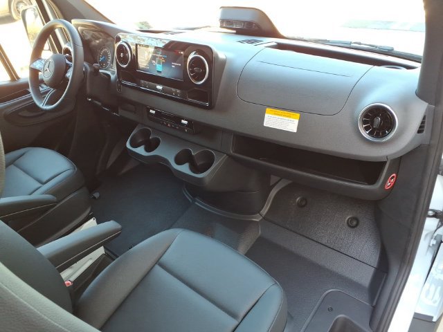 New 2025 Mercedes-Benz eSprinter 170 Cargo image 16