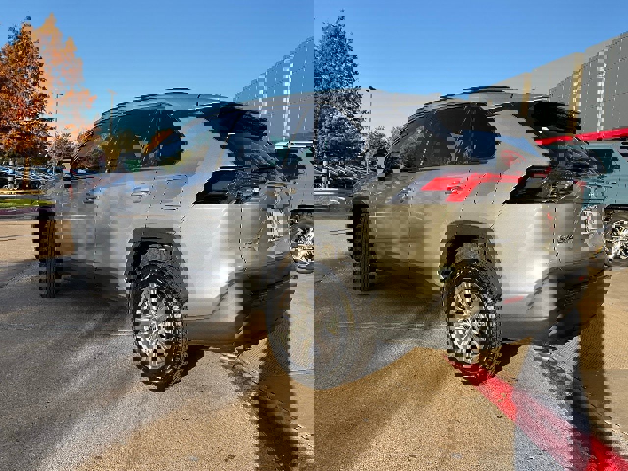 Used 2025 Toyota RAV4 XLE image 8