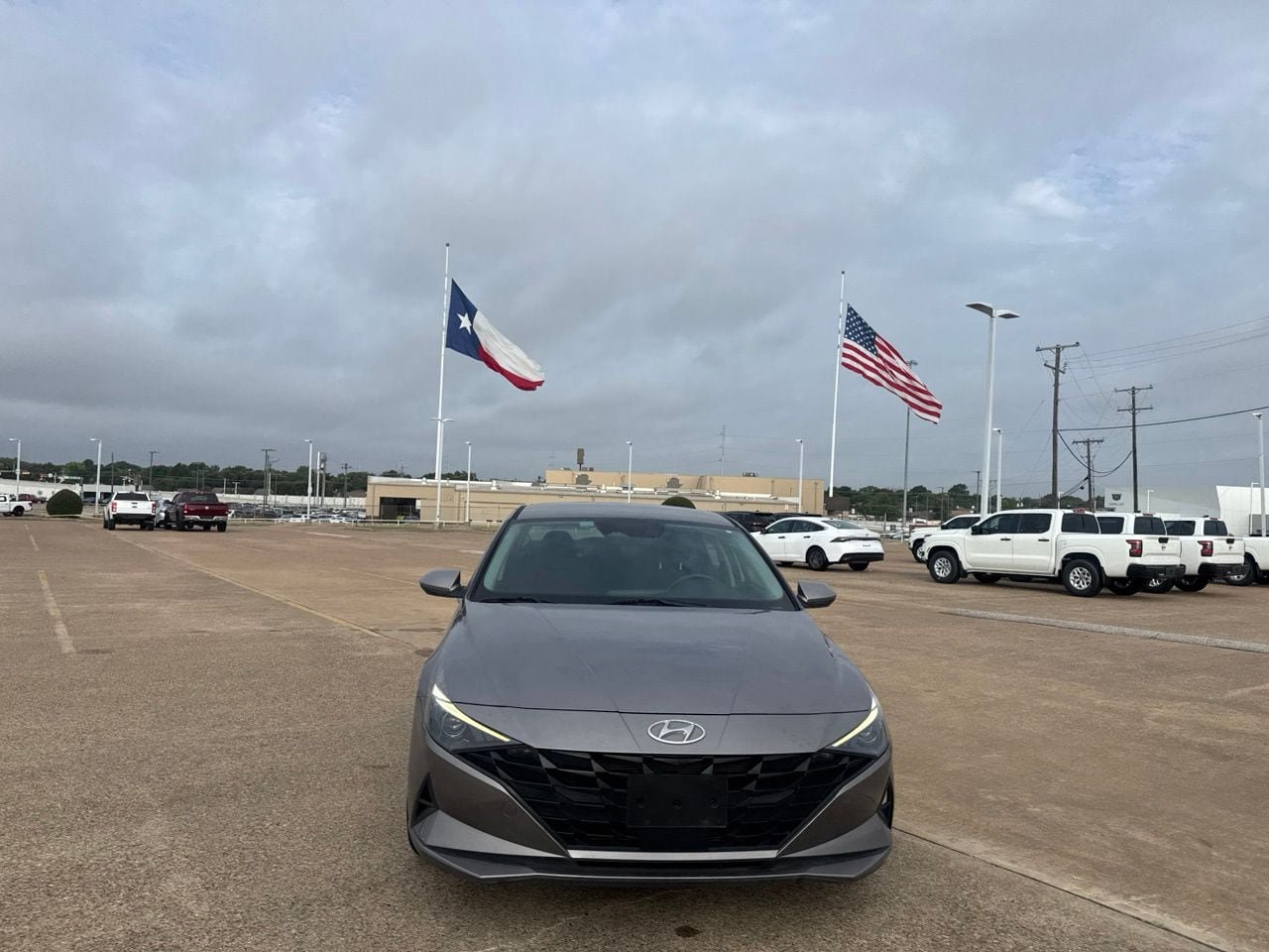 Used 2023 Hyundai Elantra SEL w/ Convenience Package FWD image 4